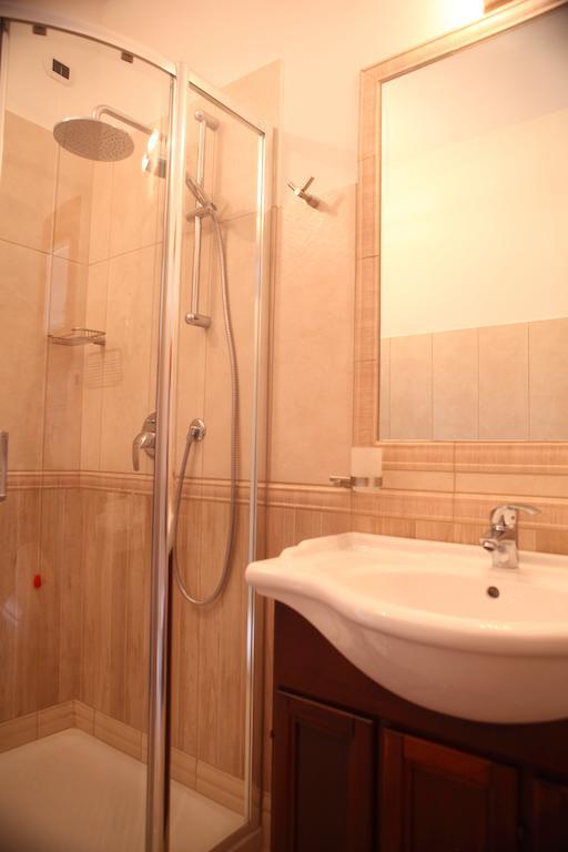 Sweet Appartment Di Guido 페스키에라델가르다 객실 사진