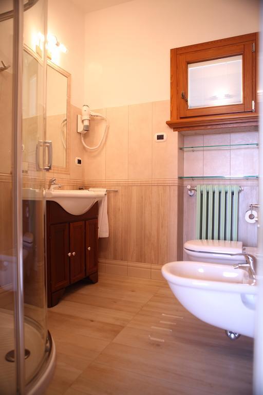 Sweet Appartment Di Guido 페스키에라델가르다 객실 사진